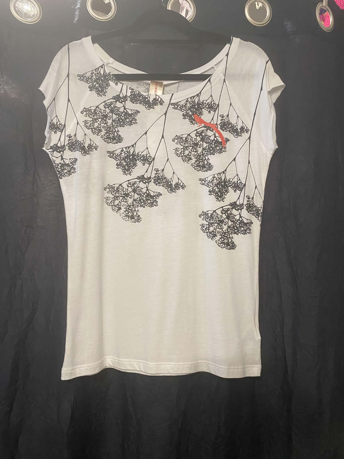Umsteigen T-Shirt White Black Flowers Red Bird - From the Gecko Boutique